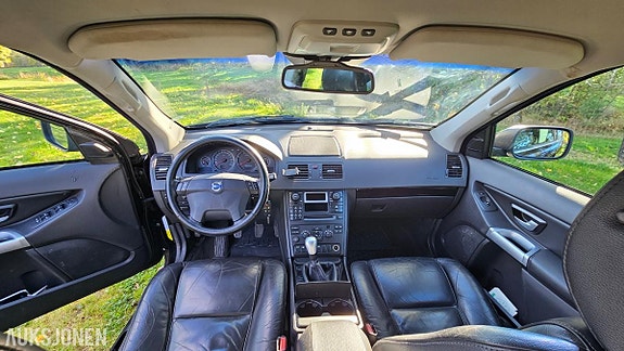 Volvo XC90 9 of 17