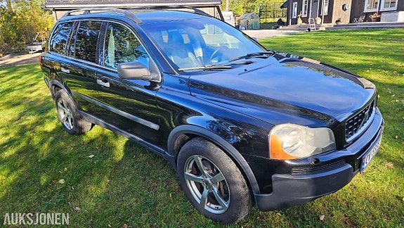 Volvo XC90 3 of 17