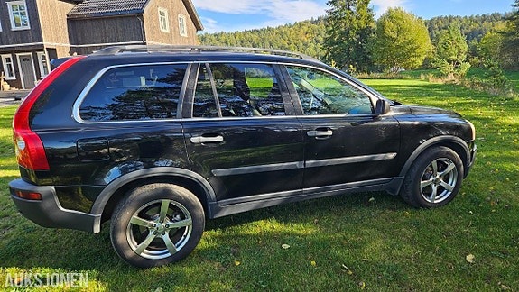 Volvo XC90 4 of 17