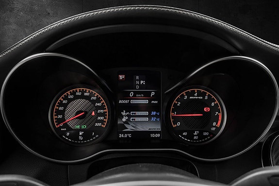 Mercedes-Benz C63 21 of 30