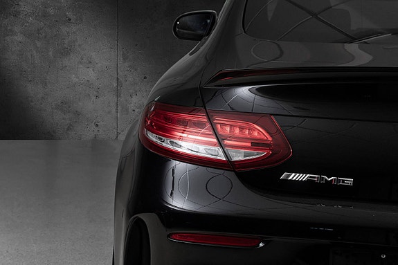 Mercedes-Benz C63 9 of 30