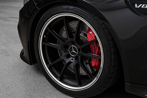 Mercedes-Benz C63 10 of 30