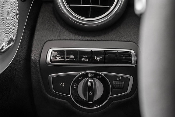 Mercedes-Benz C63 14 of 30
