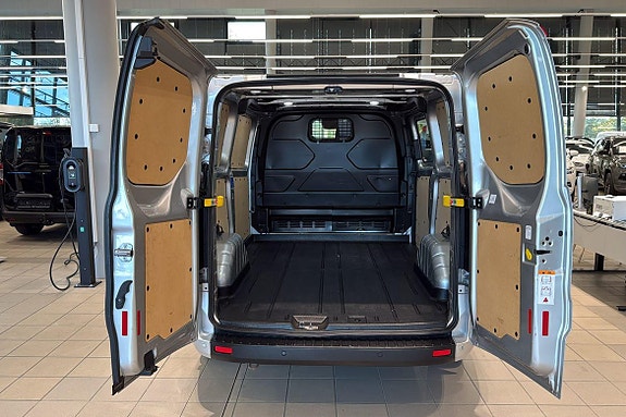Ford Transit Custom 8 of 16