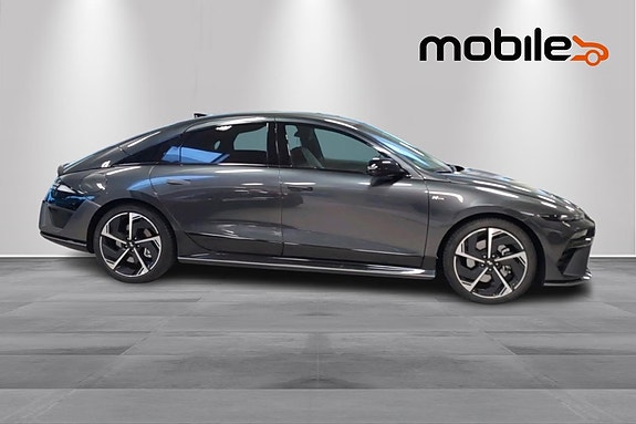 Hyundai Ioniq 6 2 of 16