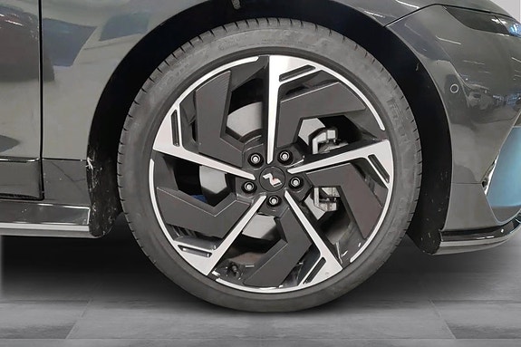 Hyundai Ioniq 6 16 of 16
