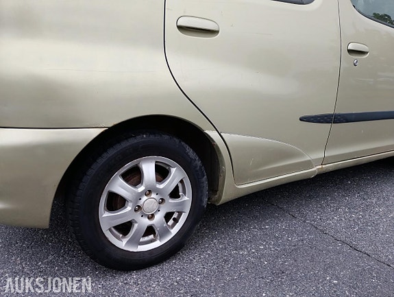 Toyota Yaris Verso 11 of 25