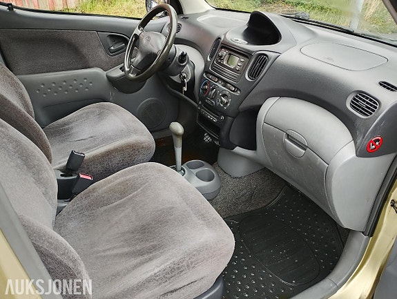 Toyota Yaris Verso 18 of 25