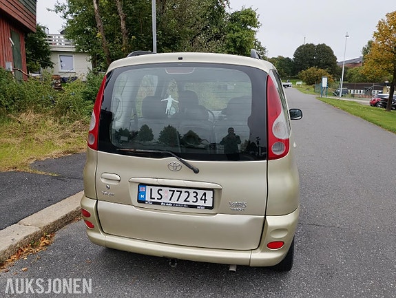 Toyota Yaris Verso 5 of 25