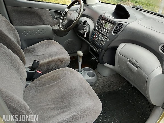 Toyota Yaris Verso 19 of 25