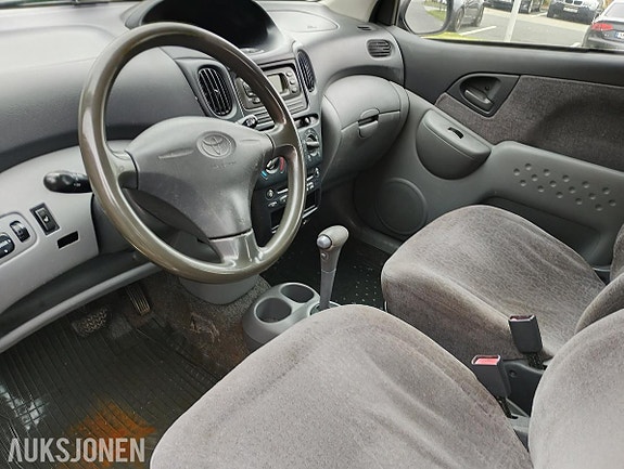 Toyota Yaris Verso 13 of 25