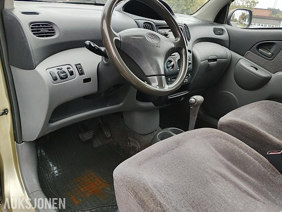 Toyota Yaris Verso 14 of 25