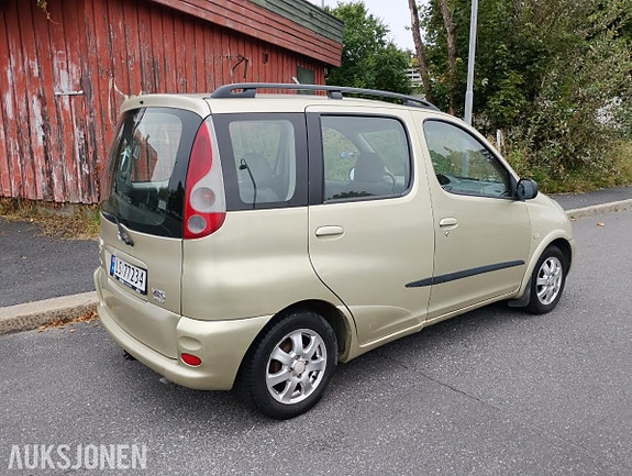 Toyota Yaris Verso 4 of 25