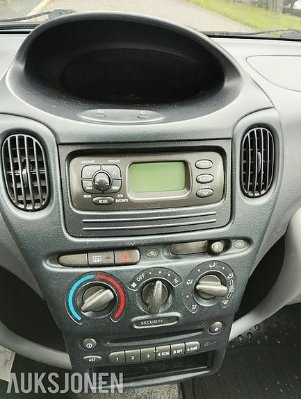 Toyota Yaris Verso 16 of 25