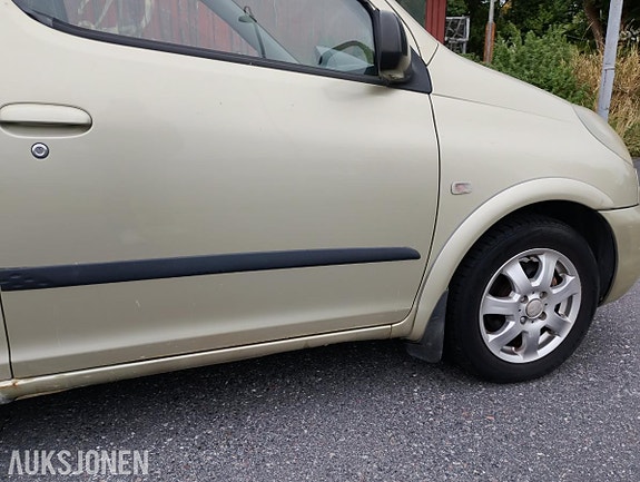 Toyota Yaris Verso 12 of 25