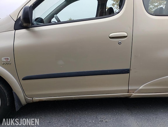 Toyota Yaris Verso 10 of 25