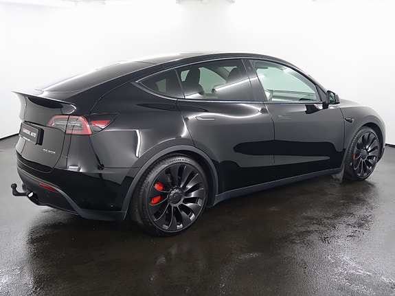 Tesla Model Y 10 of 27