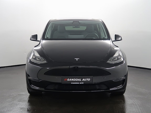 Tesla Model Y 3 of 27