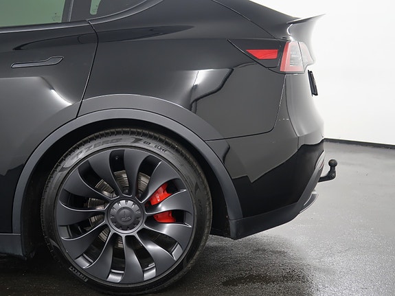 Tesla Model Y 7 of 27