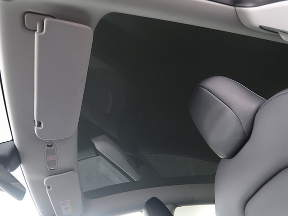 Tesla Model Y 19 of 27