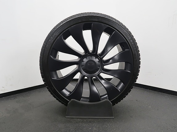 Tesla Model Y 27 of 27