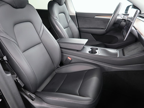 Tesla Model Y 23 of 27