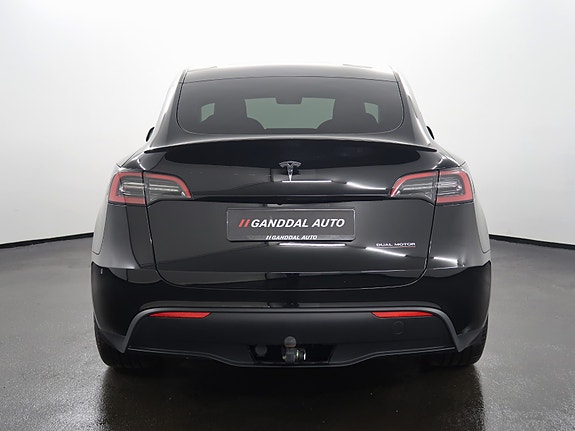Tesla Model Y 8 of 27