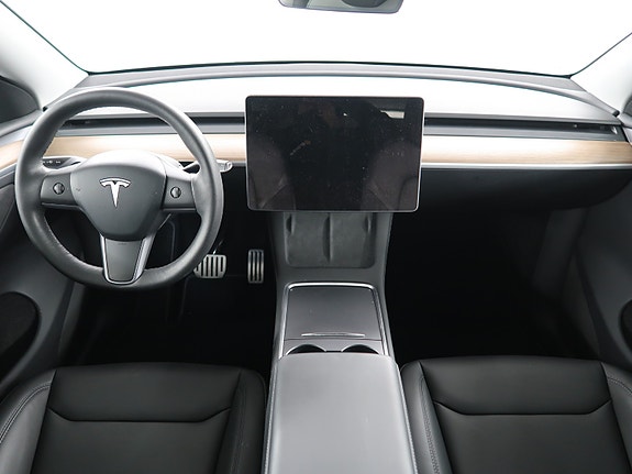 Tesla Model Y 11 of 27
