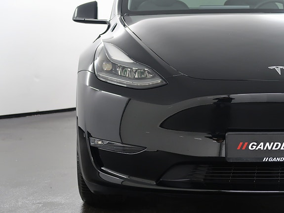 Tesla Model Y 4 of 27