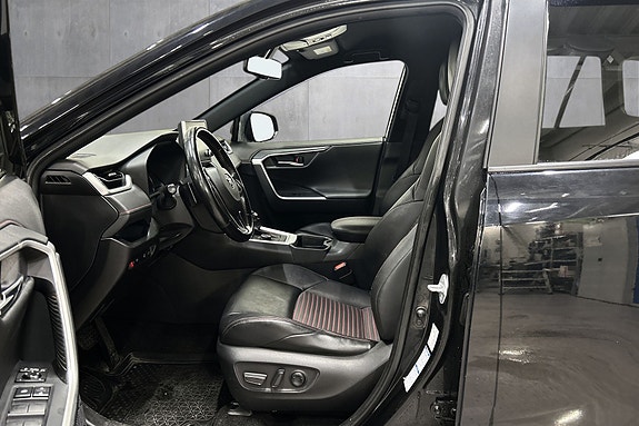 Toyota RAV4 10 of 24