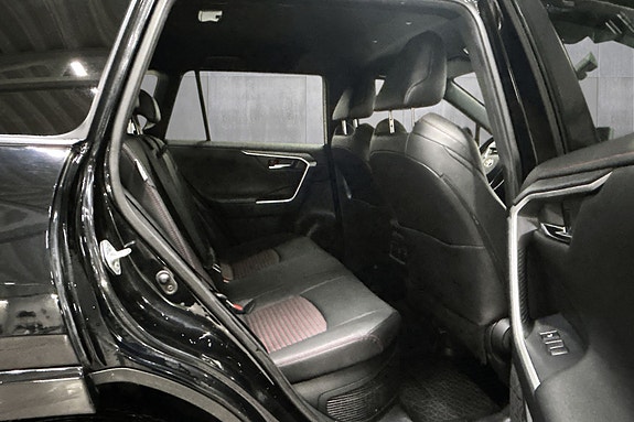 Toyota RAV4 17 of 24