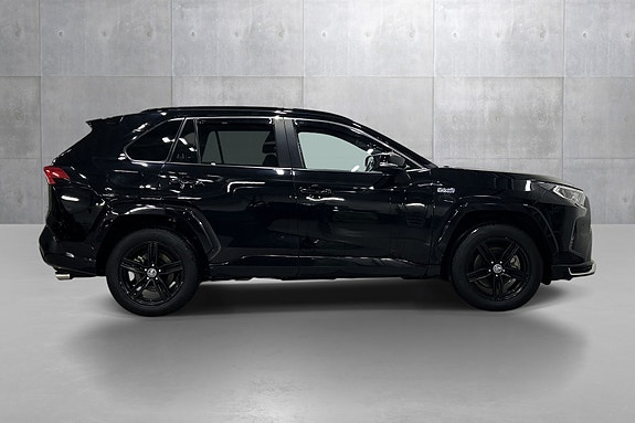 Toyota RAV4 6 of 24