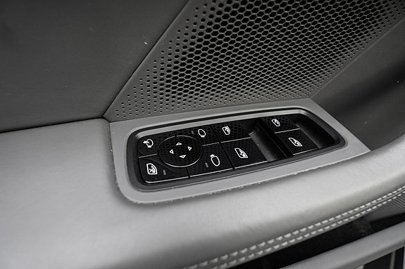 Porsche Taycan Turbo 24 of 30
