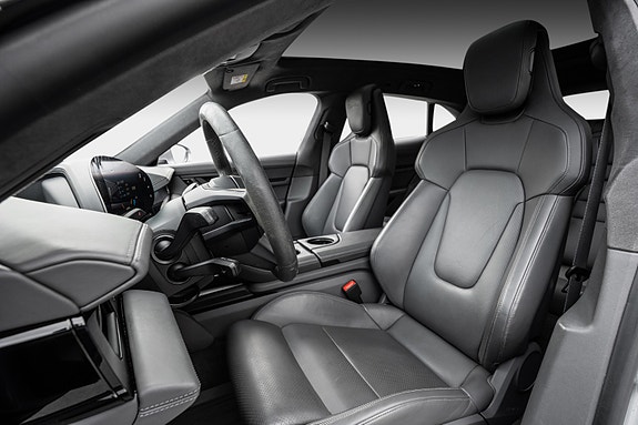 Porsche Taycan Turbo 10 of 30
