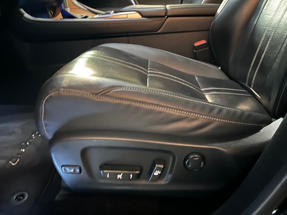 Lexus RX450h 22 of 30