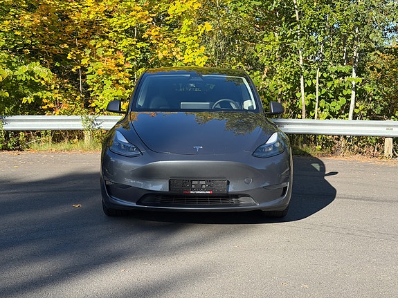 Tesla Model Y 3 of 30
