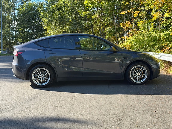 Tesla Model Y 11 of 30
