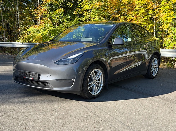 Tesla Model Y 5 of 30