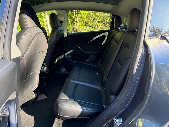 Tesla Model Y 20 of 30