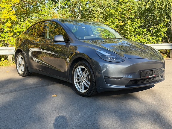 Tesla Model Y 2 of 30