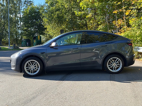 Tesla Model Y 6 of 30