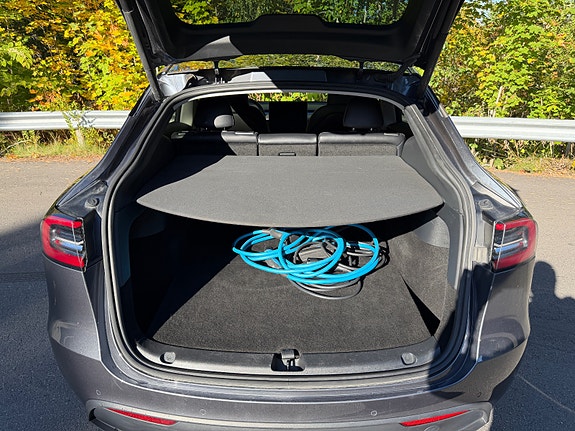 Tesla Model Y 24 of 30