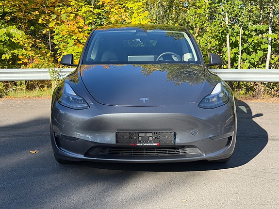 Tesla Model Y 4 of 30
