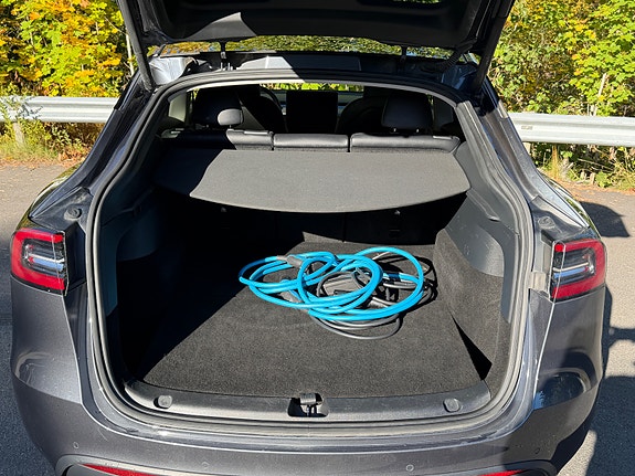 Tesla Model Y 23 of 30