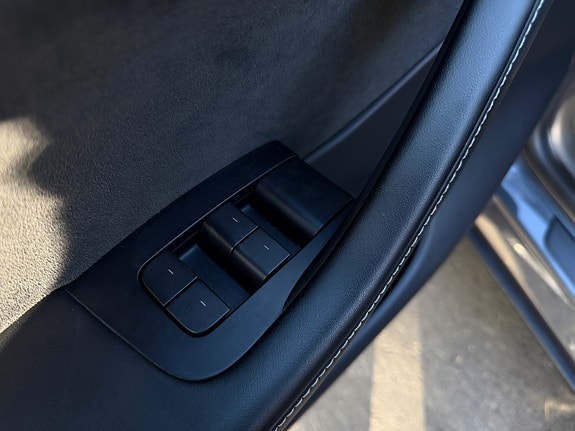 Tesla Model Y 16 of 30