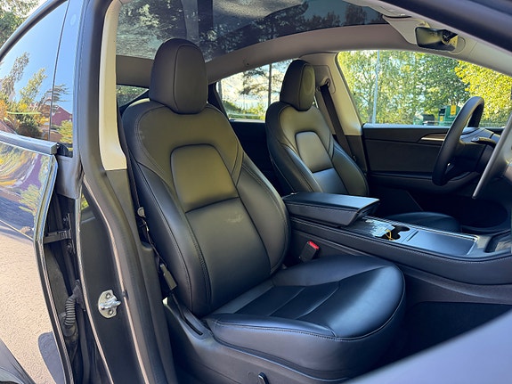 Tesla Model Y 29 of 30