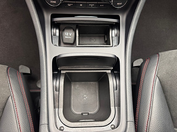 Mercedes-Benz CLA180 30 of 30