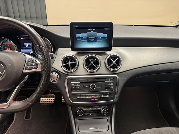 Mercedes-Benz CLA180 23 of 30