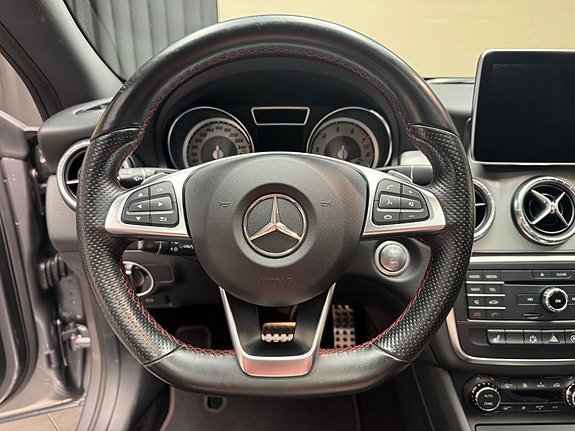 Mercedes-Benz CLA180 14 of 30