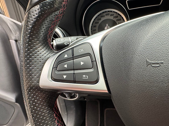 Mercedes-Benz CLA180 15 of 30